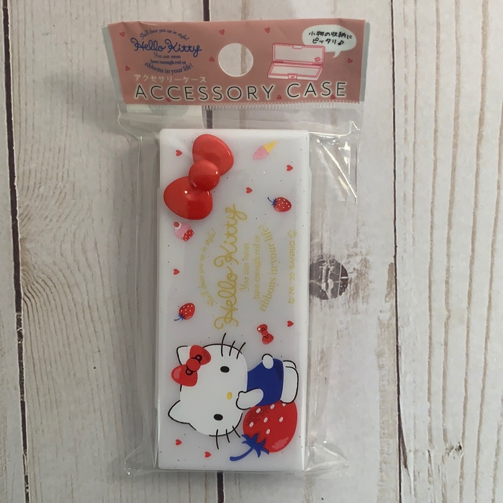 4/$25 NWT Sanrio Hello Kitty Accessory Case